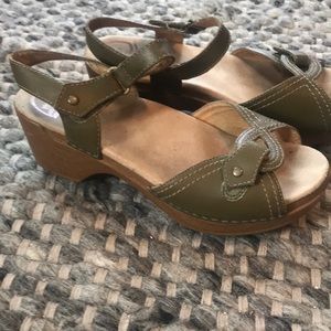 Dansko Sissy sandals 38 olive